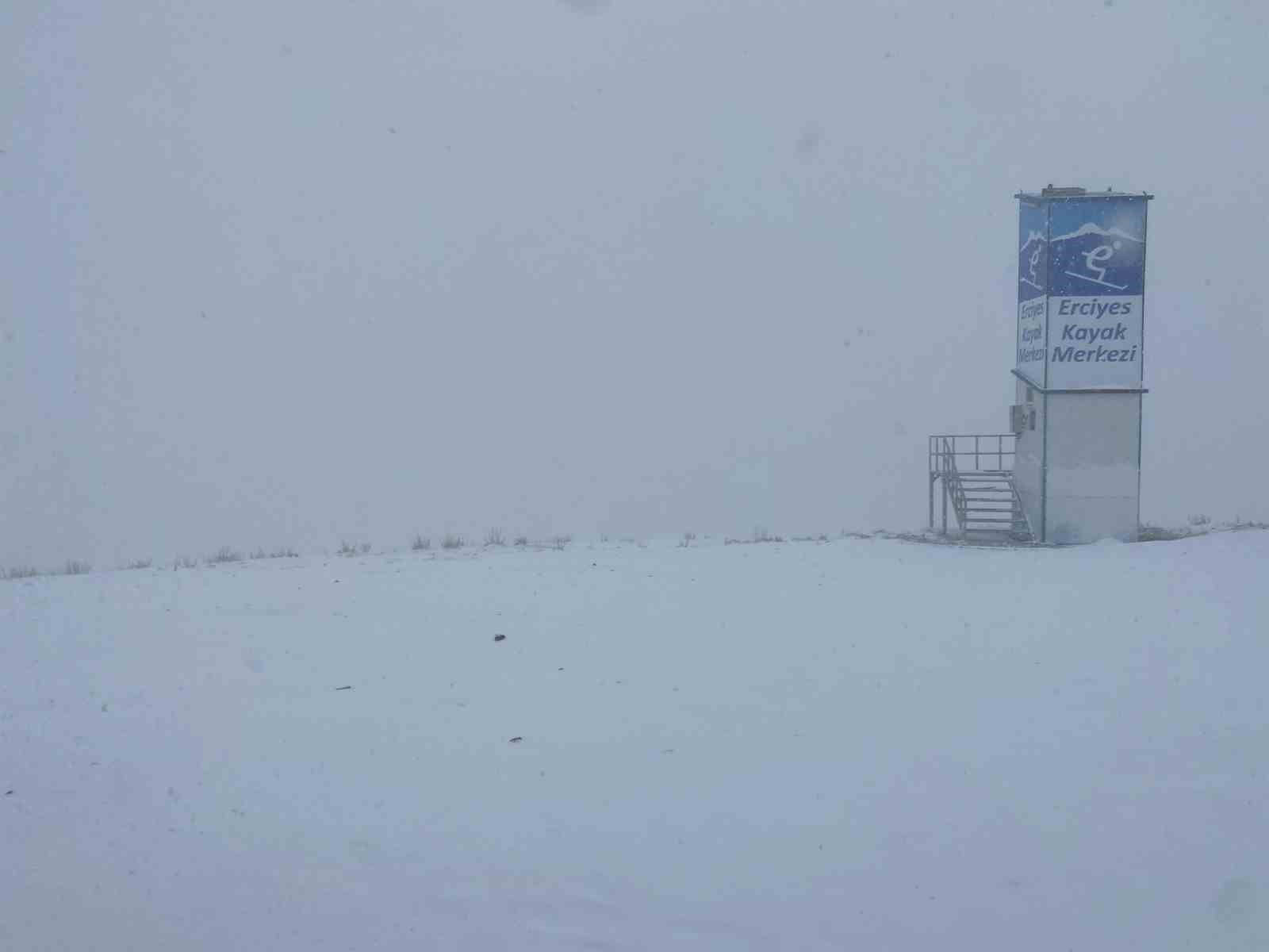 Erciyes beyaza büründü