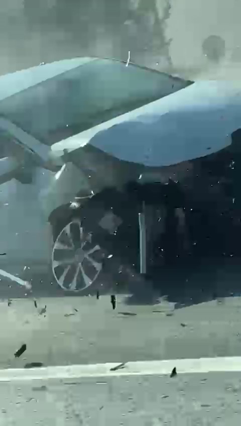 Bebekli otomobili sıkıştırıp kazaya sebep olan maganda tutuklandı
