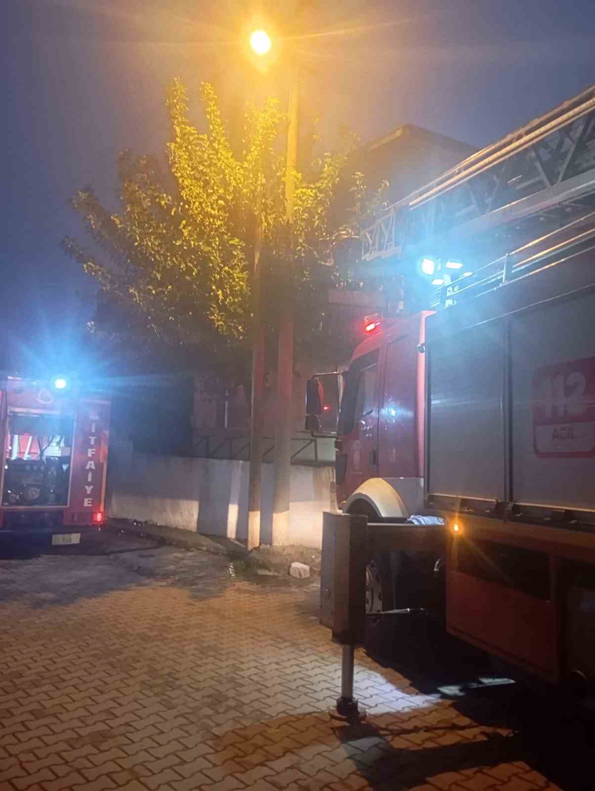 Susurluk&rsquo;ta ev yangını: 1 kişi dumandan etkilendi
