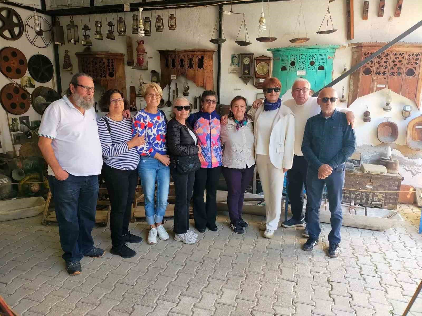 Manisa Lisesi mezunlarından SADER M&uuml;zesine yoğun ilgi
