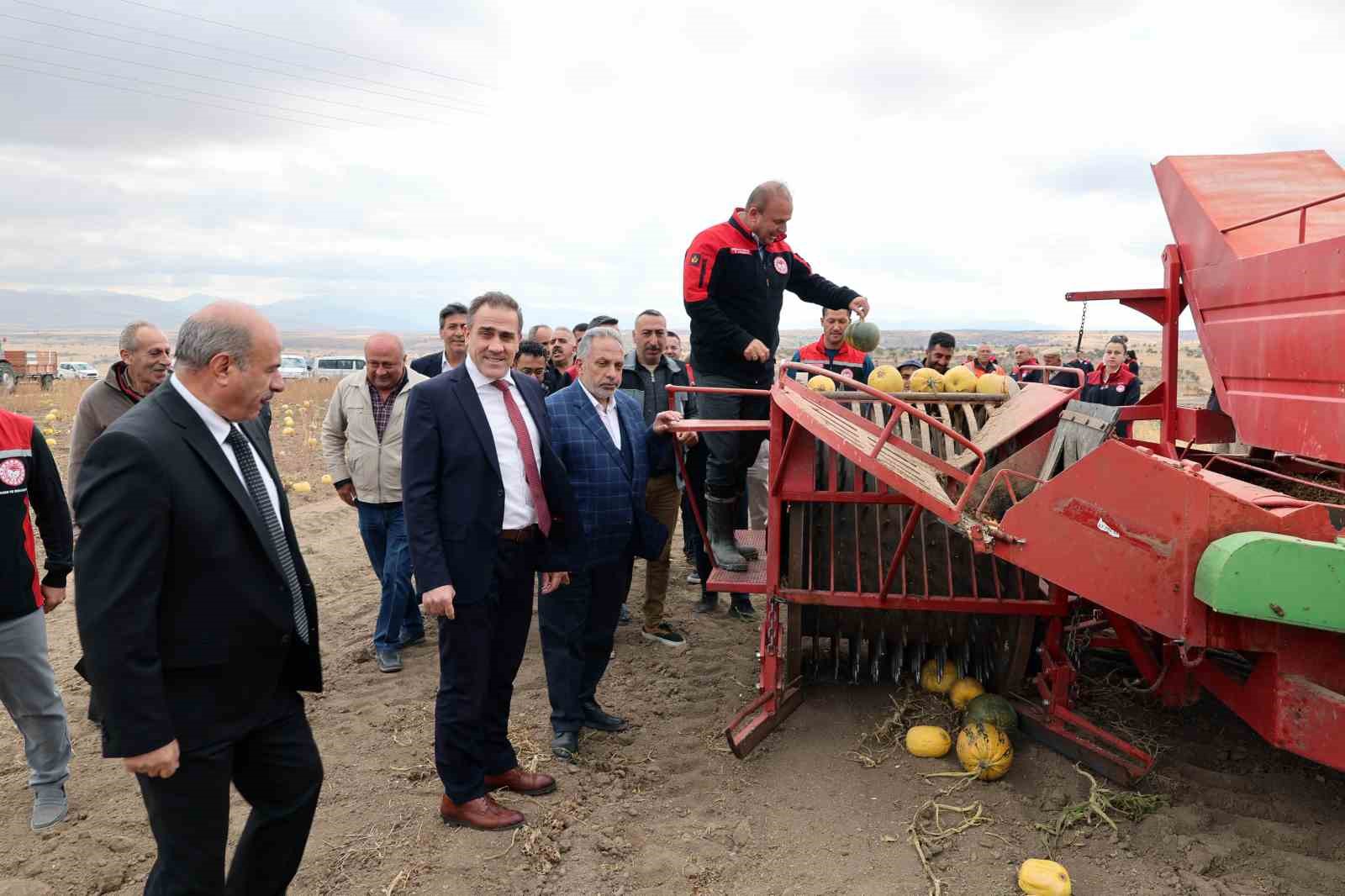 T&uuml;rkiye Birincisi olan Talaslı &ccedil;ift&ccedil;ilere Başkan Yal&ccedil;ın&rsquo;dan tebrik
