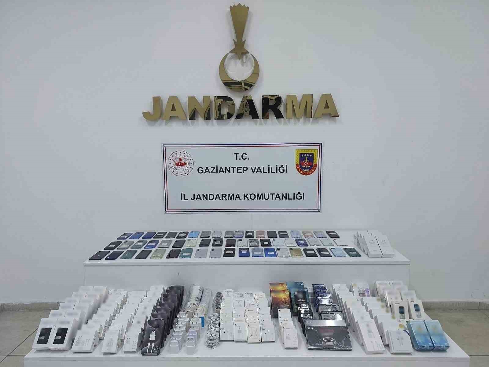 Gaziantep’te 1,9 milyon TL değerinde kaçak elektronik ürün ele geçirildi: 1 gözaltı
