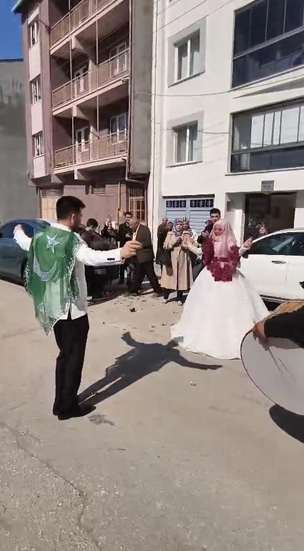 Gelin arabası yapılan Togg ilgi odağı oldu
