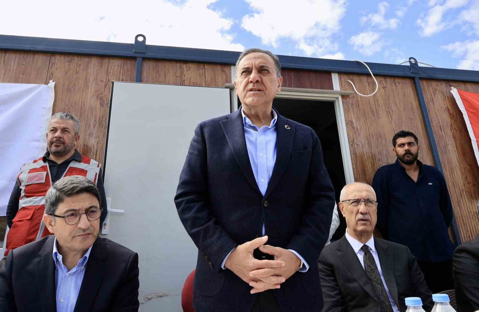 Vali Usta, AFAD konutlarını inceledi