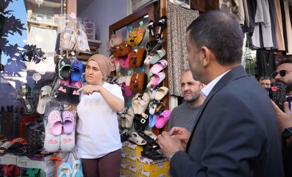 İstiklal Caddesini ziyarete giden Başkan &Ccedil;avuşoğlu, esnafın tepkisiyle karşılaştı
