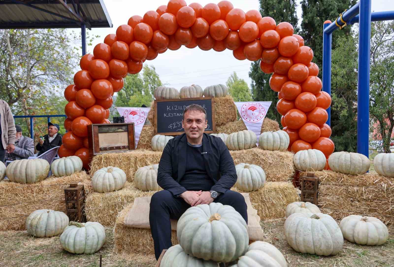 Bilecik&rsquo;te ger&ccedil;ekleştirilen Kabak Soyma Yarışması&rsquo;nda renkli sahneler yaşandı
