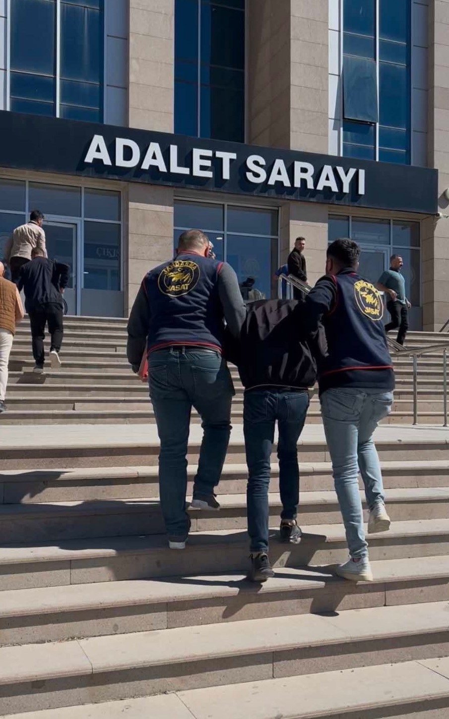 Van’da 25 yıl 9 ay hapis cezasıyla aranan yabancı uyruklu şahıs yakalandı