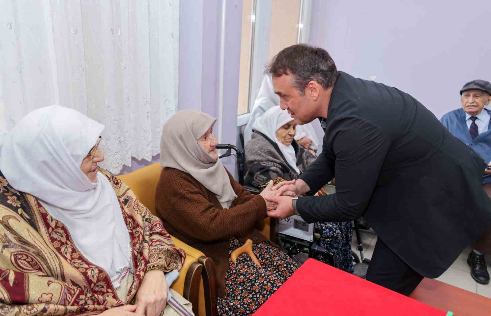 Vali Sözer’den huzurevi ziyareti