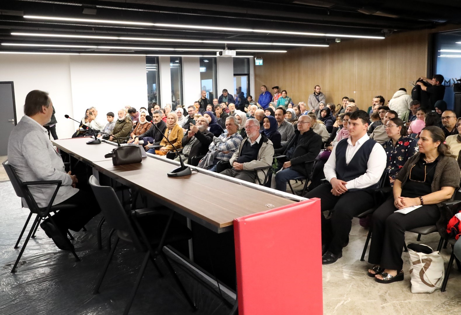 Ahmet &Ouml;zhan: "Allah hi&ccedil;bir kitapta zul&uuml;m emretmez"
