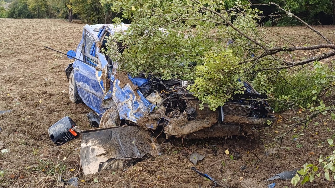 Bolu’da otomobil tarlaya uçtu, hurdaya döndü: 1 yaralı