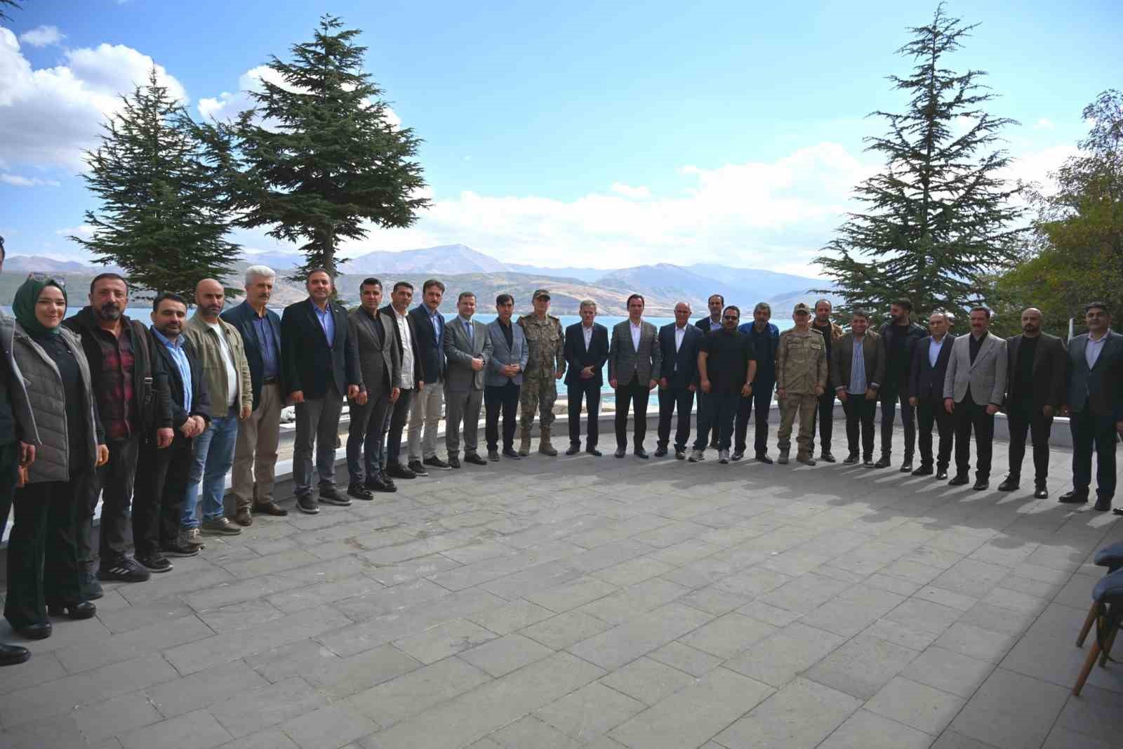 Vali Karakaya basınla bir araya geldi
