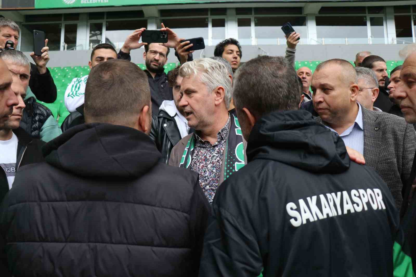 Sakaryaspor&rsquo;da olağan&uuml;st&uuml; genel kurul: Aday yok, tepki &ccedil;ok
