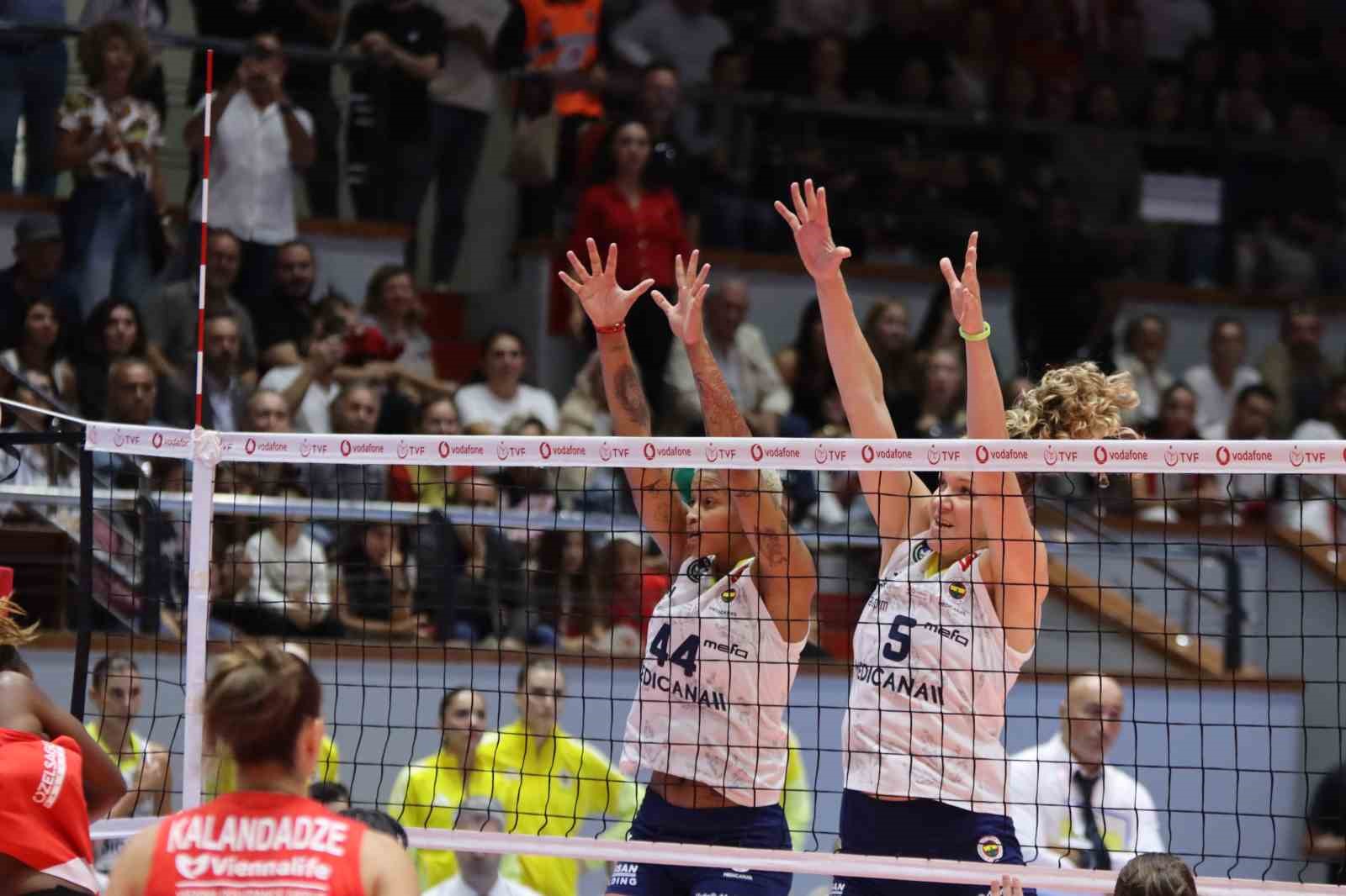 Vodafone Sultanlar Ligi: Aras Spor: 1 - Fenerbah&ccedil;e Medicana: 3
