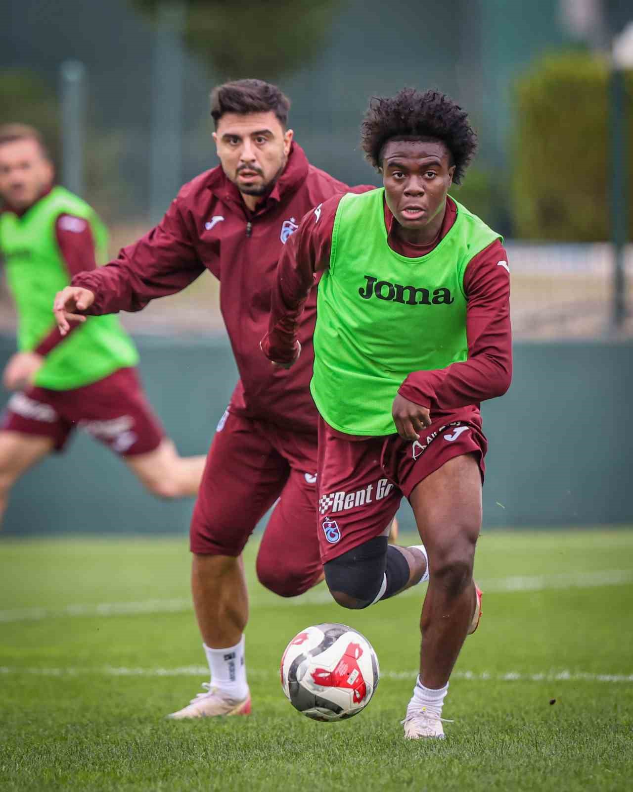 Trabzonspor &Ccedil;aykur Rizespor ma&ccedil;ı hazırlıklarını s&uuml;rd&uuml;rd&uuml;
