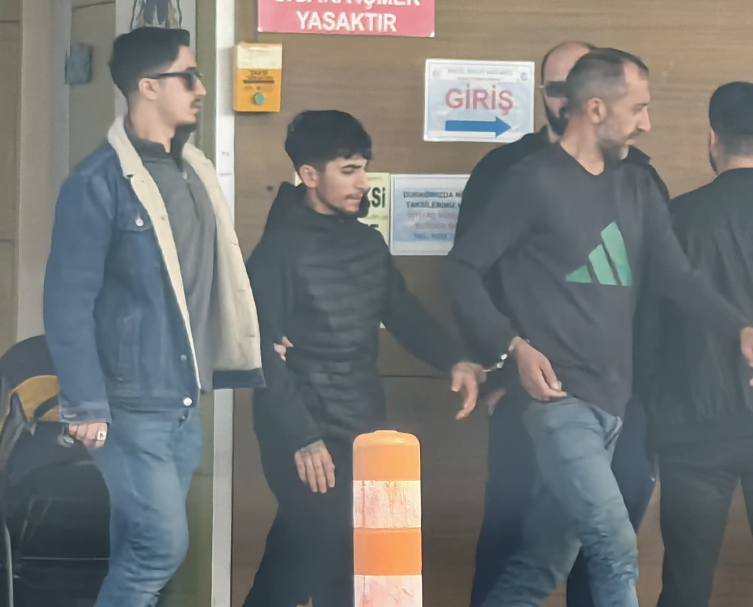 Uyuşturucu satıcıları suçüstü yakalandı