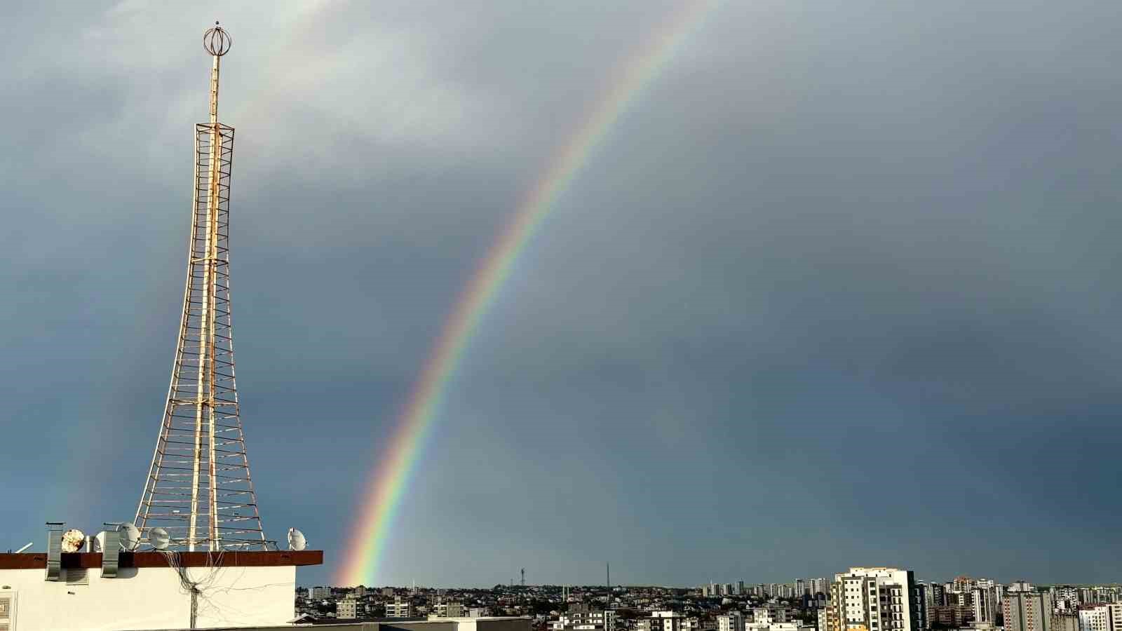 Adana’da yağmur sonrası gökkuşağı oluştu