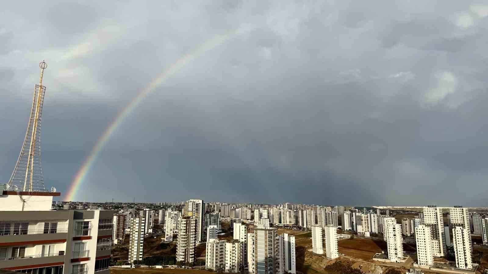 Adana’da yağmur sonrası gökkuşağı oluştu
