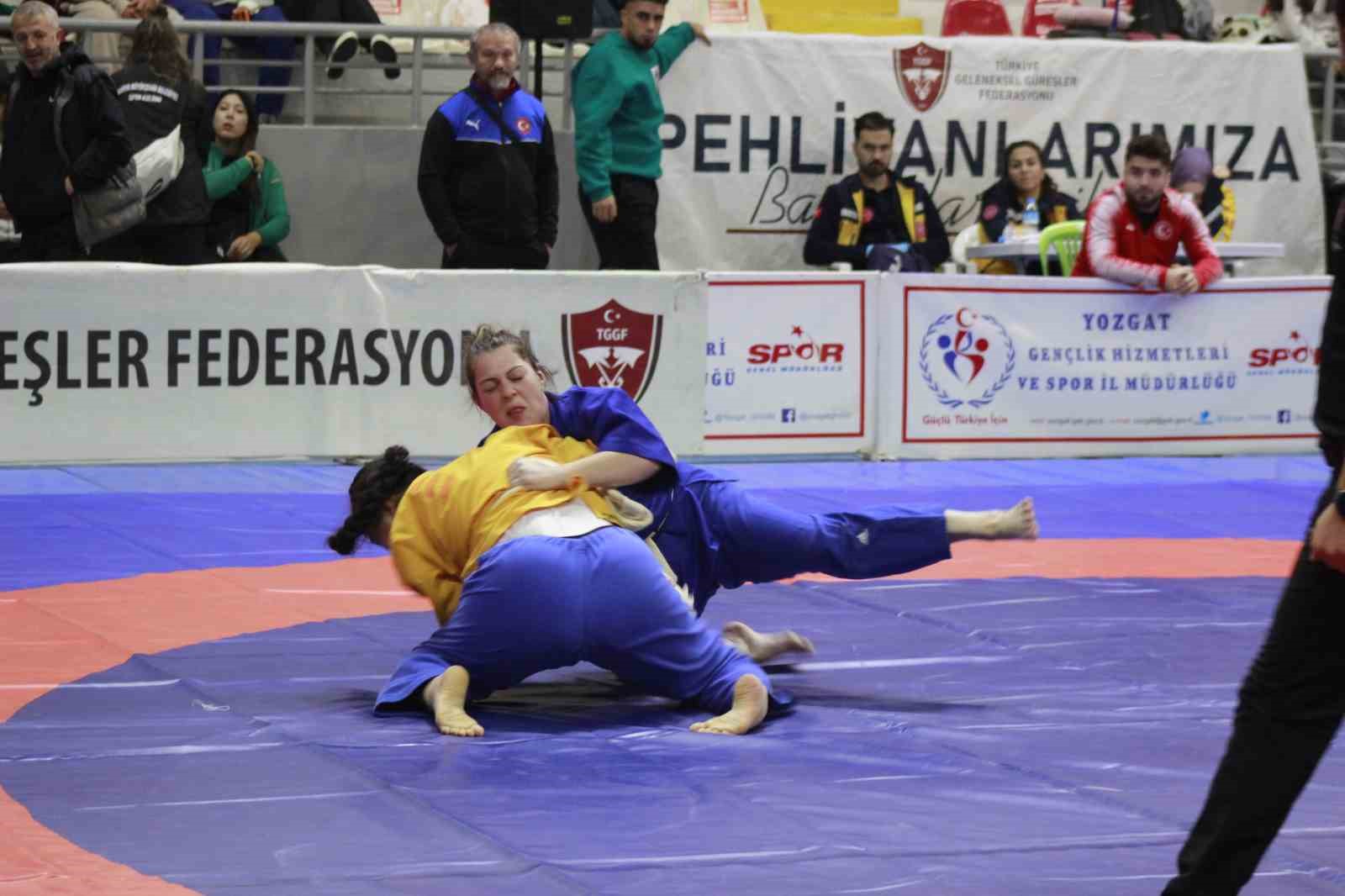 Yozgat’ta düzenlenen Kuşak Güreşi Türkiye Şampiyonası tamamlandı