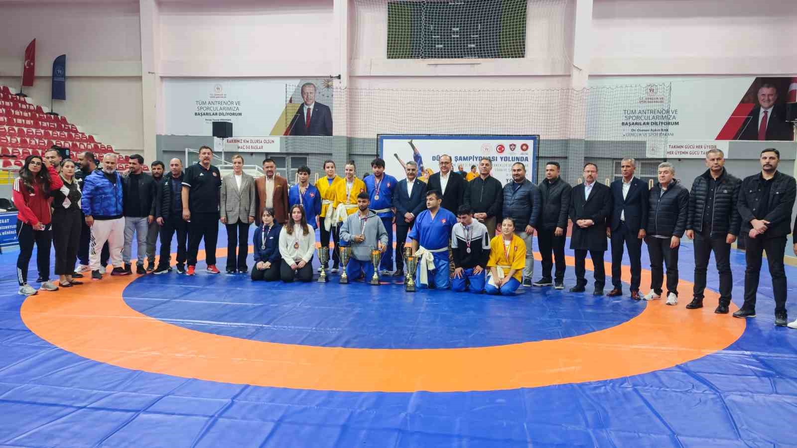 Yozgat’ta düzenlenen Kuşak Güreşi Türkiye Şampiyonası tamamlandı