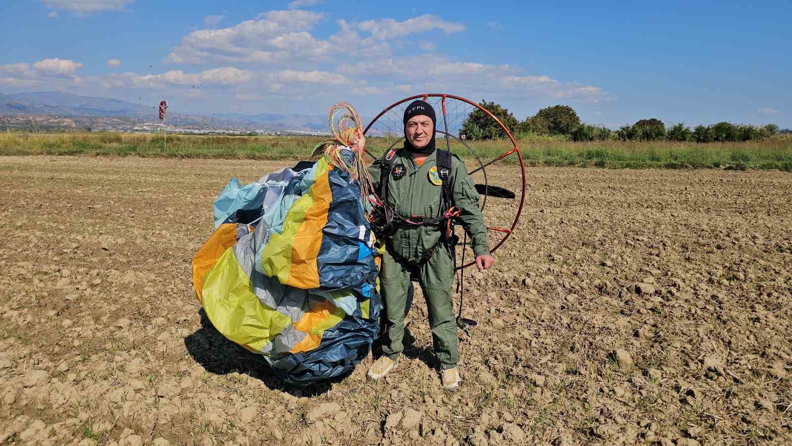 At&ccedil;a&rsquo;da geleneksel hayır şehitlere adandı, paramotor g&ouml;sterisi ise ilgi topladı

