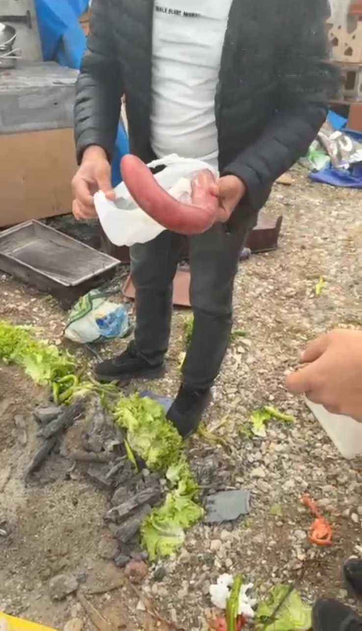 Ma&ccedil; &ouml;ncesi seyyar satıcılara ortak denetim: Malzemelere el konuldu
