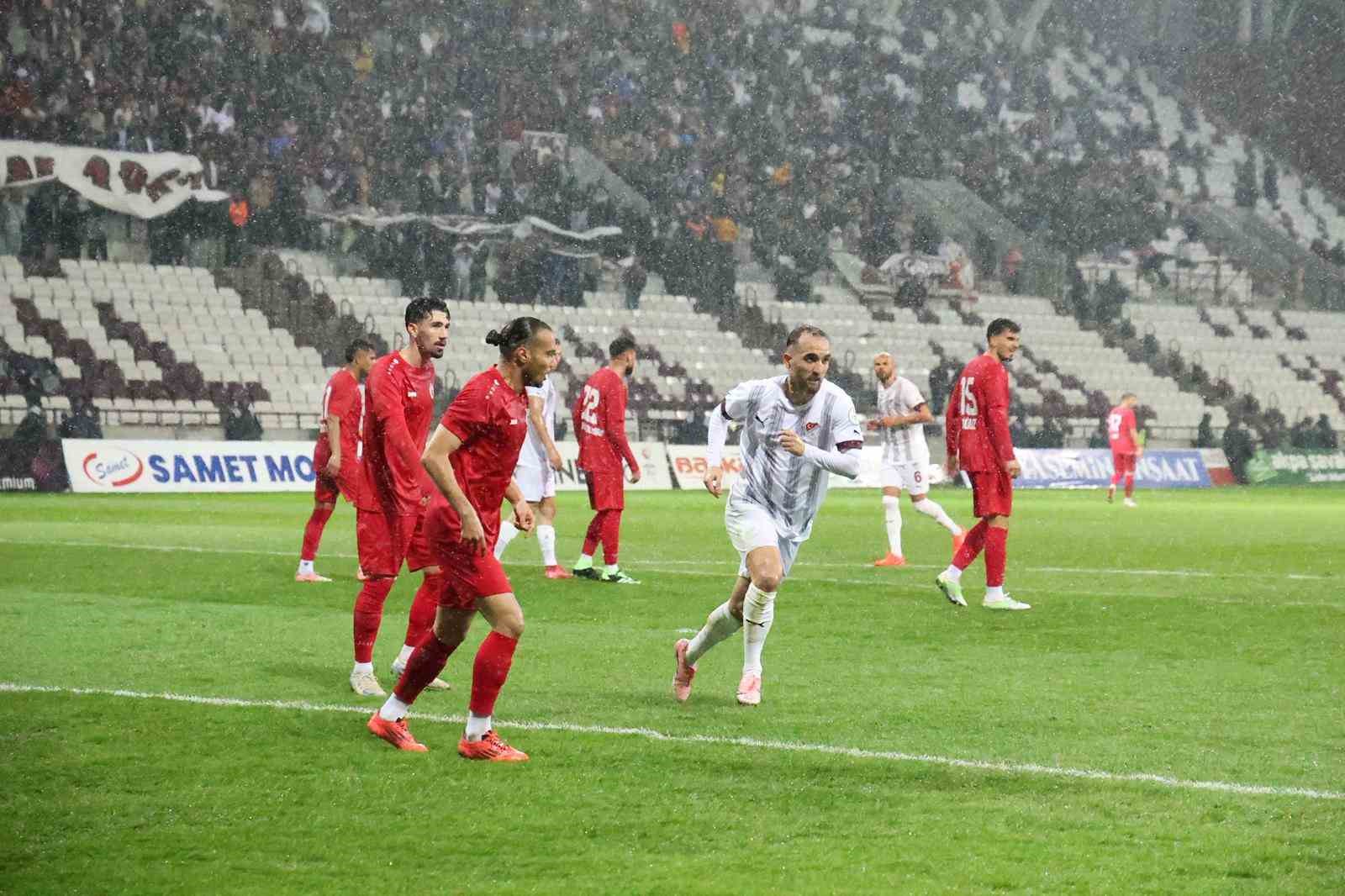 TFF 2. Lig: Elazığspor: 2 - Karaman FK: 0
