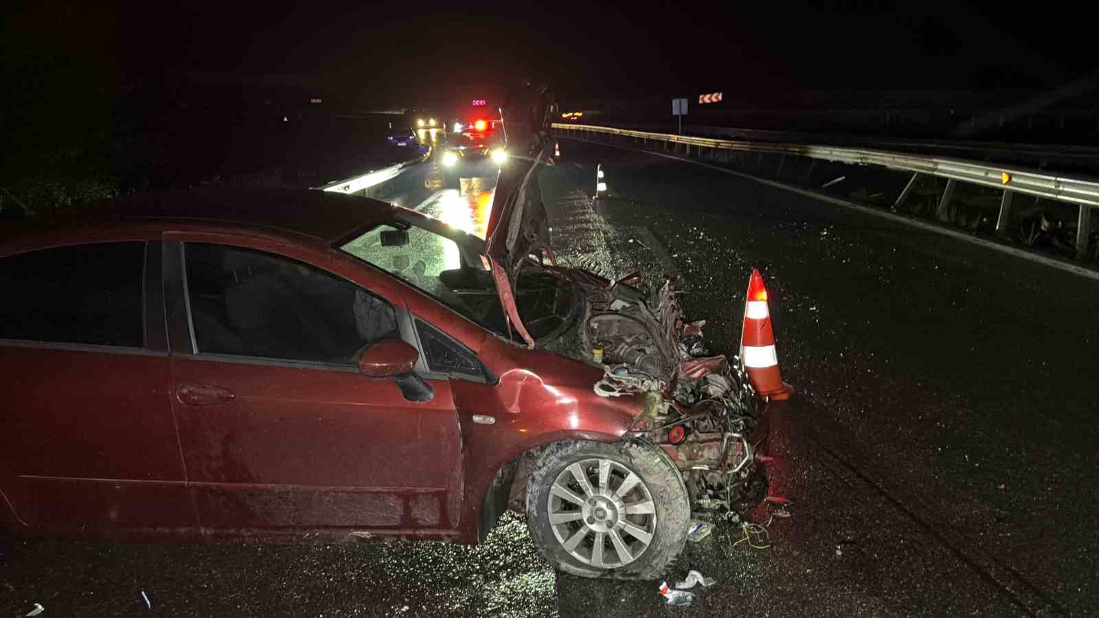 Düzce’de otomobil bariyerlere çarptı: 1 yaralı