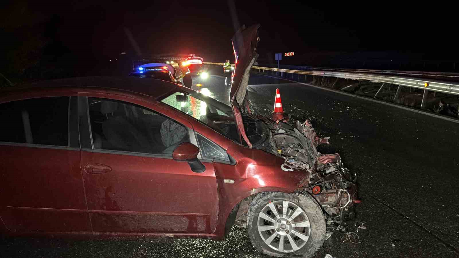 D&uuml;zce&rsquo;de otomobil bariyerlere &ccedil;arptı: 1 yaralı
