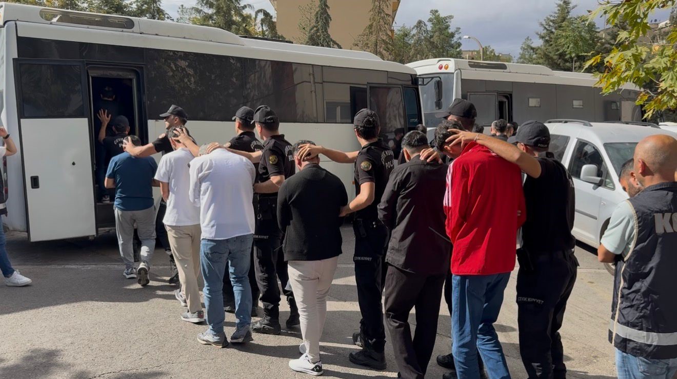 Diyarbakır merkezli 12 ilde silah kaçakçılığı operasyonu: 78 kişi gözaltına alındı
