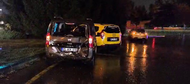 Erzurum&rsquo;da zincirleme kaza: 8 ara&ccedil; birbirine girdi
