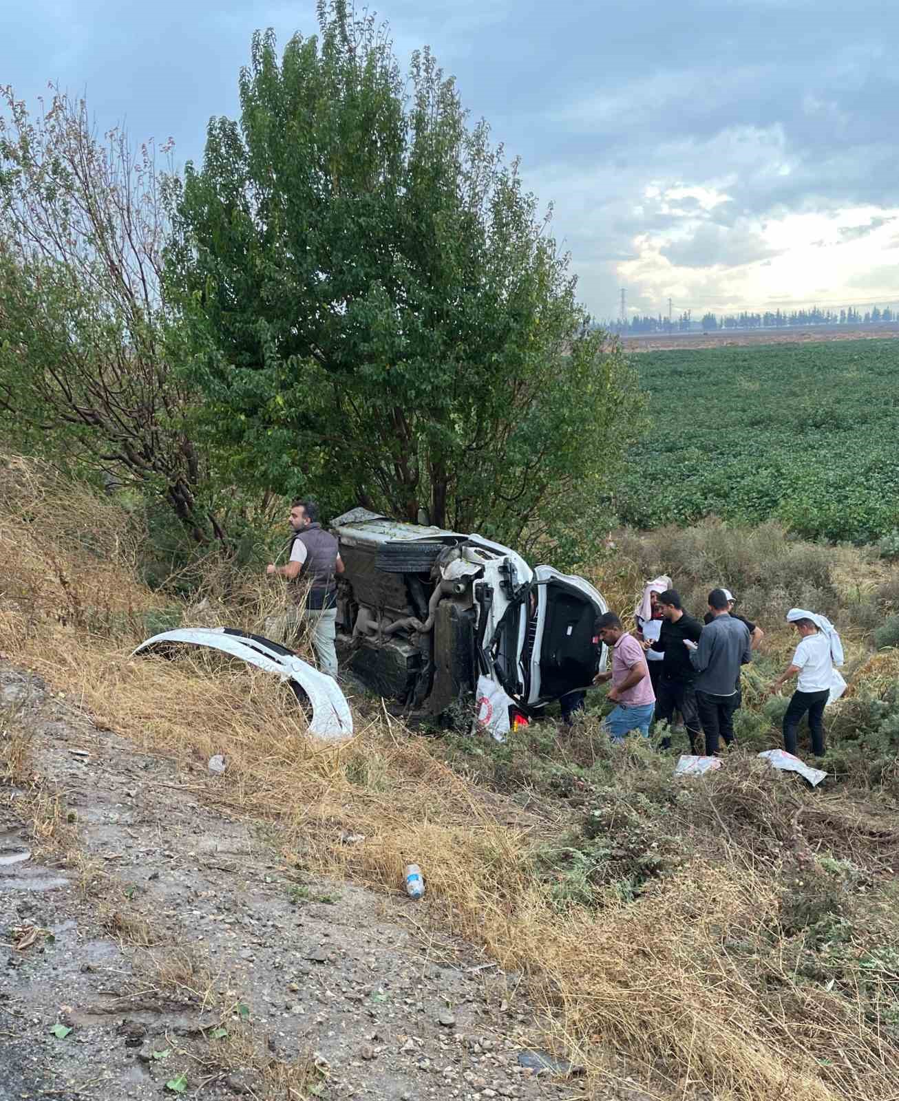 Takla atıp şarampole devrilen otomobilin sürücüsü hayatını kaybetti