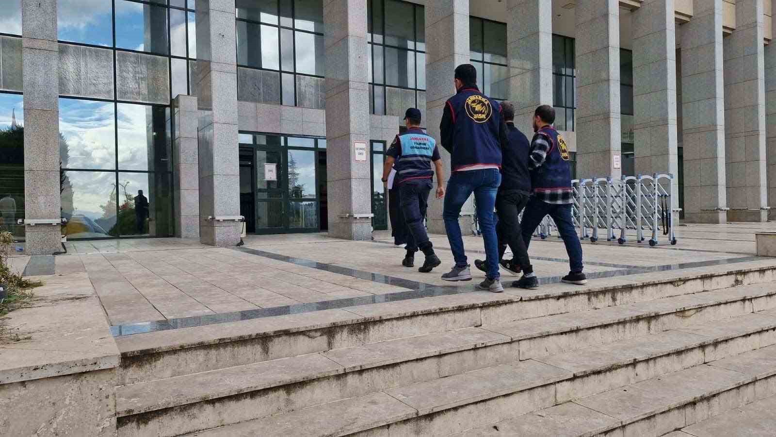 Denizli&rsquo;de turistleri hedef alan hırsız yakalandı
