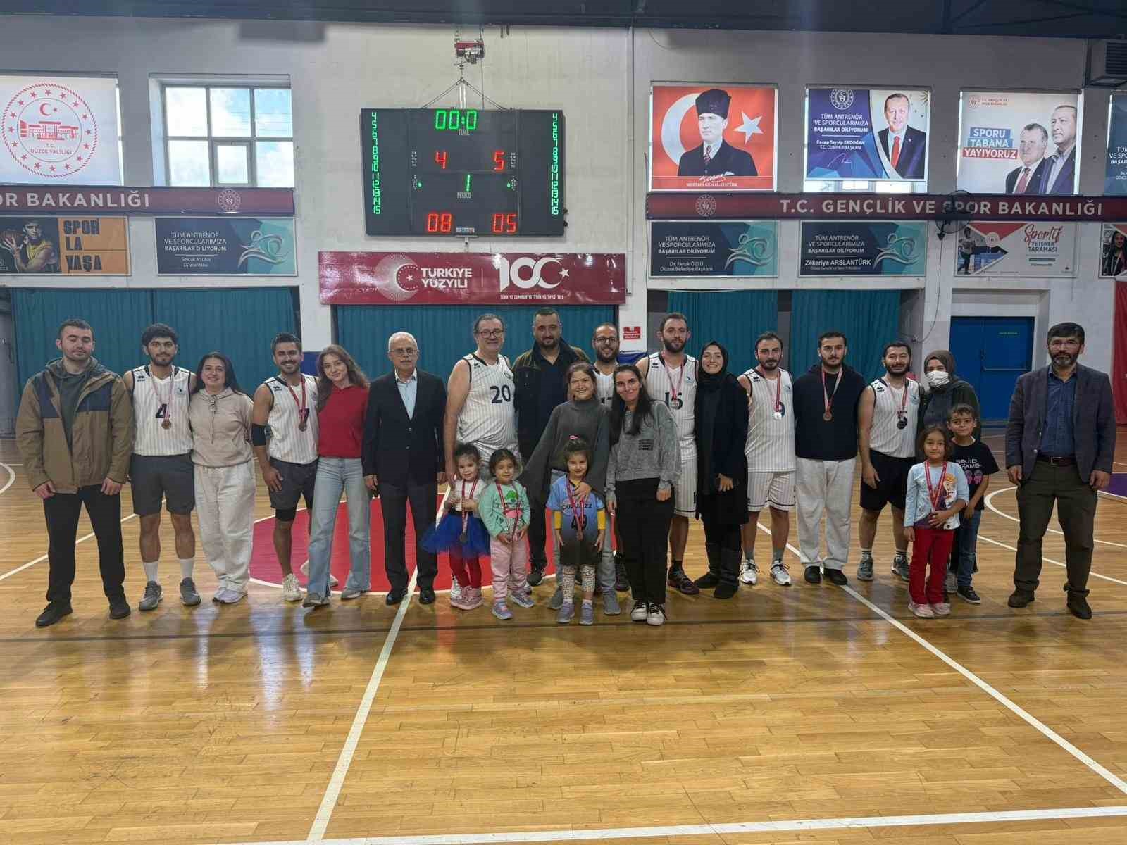 Basketbolda üniversite a takımı şampiyon