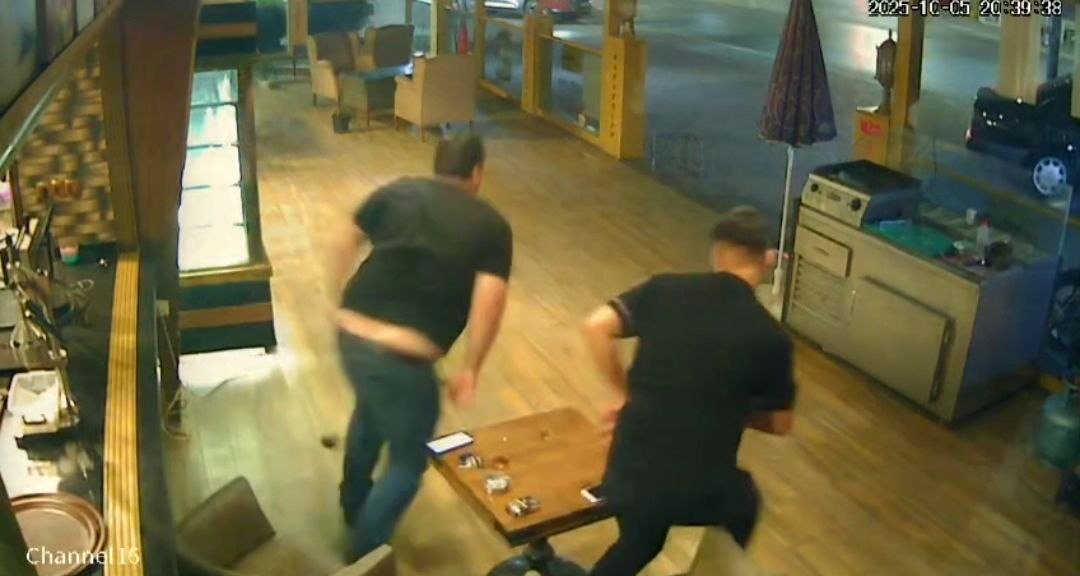 Pastaneye atılan pimi çekilmemiş bombanın yeni görüntüleri ortaya çıktı