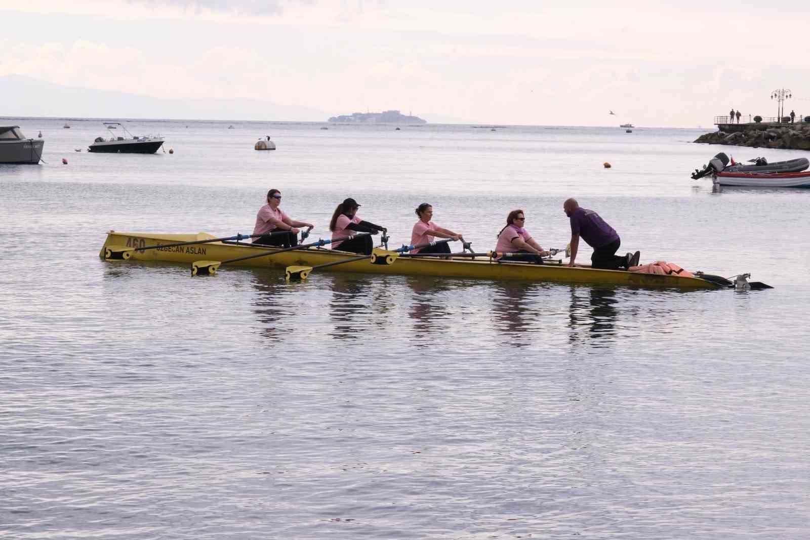 Meme kanserine dikkat &ccedil;ekmek i&ccedil;in k&uuml;rek &ccedil;ektiler
