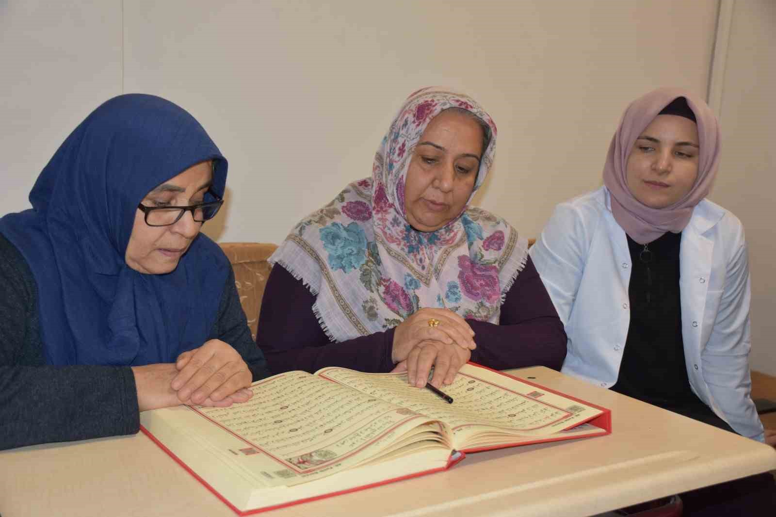 70 yaşında Kur’an-ı Kerim okumayı öğrendi