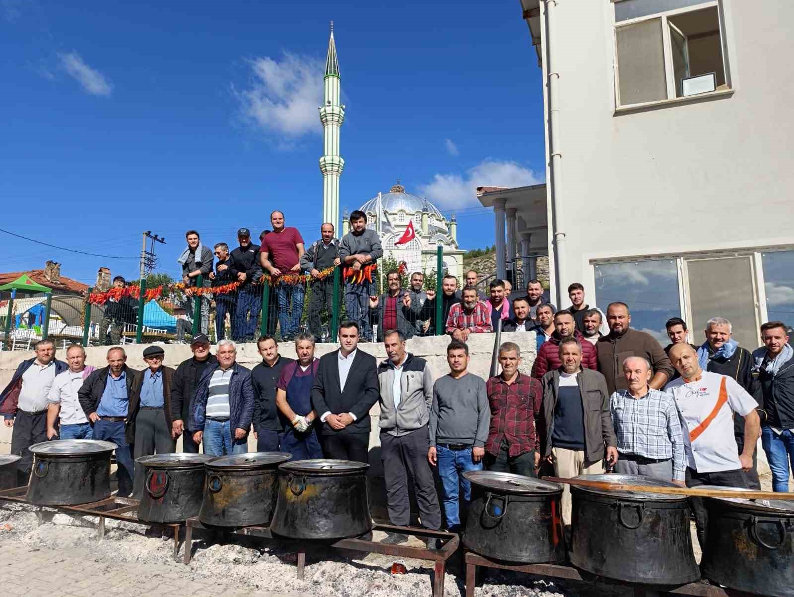 Simav&rsquo;daki &lsquo;b&uuml;y&uuml;k hayır ve yağmur duası&rsquo;na binlerce kişi katıldı
