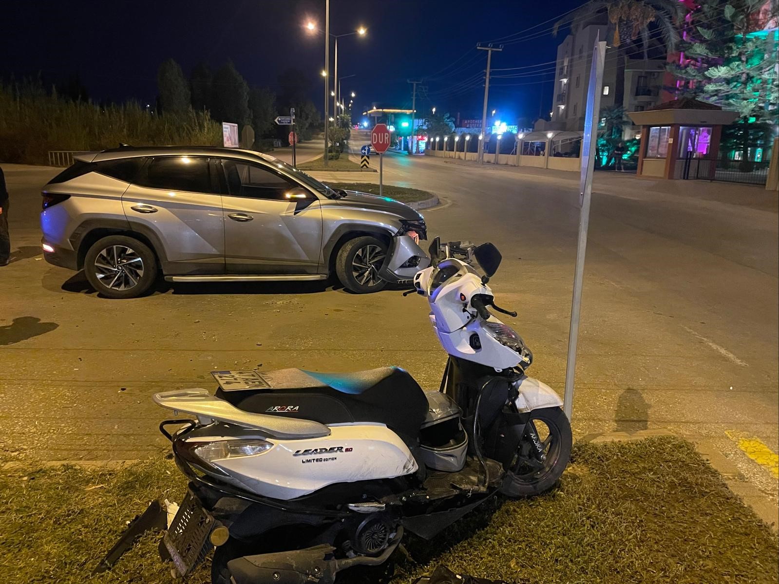 Manavgat&rsquo;ta motosikletle otomobil &ccedil;arpıştı: 1 yaralı
