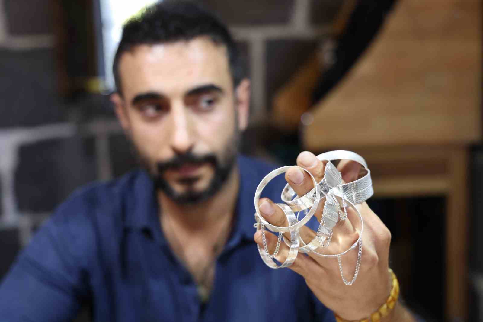 Diyarbakır surlarında "Hasırevi Projesi" hayata ge&ccedil;irildi: Binlerce yıllık &uuml;r&uuml;nler burada kadınların elinde hayat bulacak
