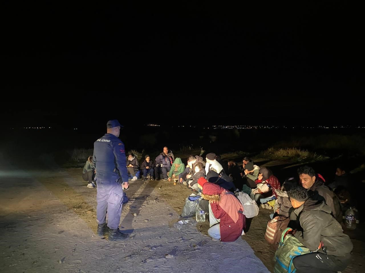 İzmir’de 30 düzensiz göçmen yakalandı
