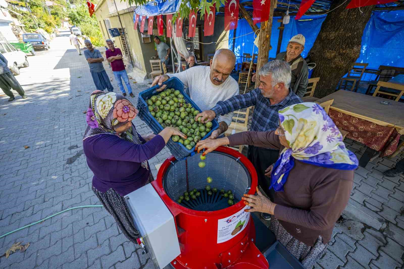 Mersin’de üreticiye ceviz soyma makinesi desteği