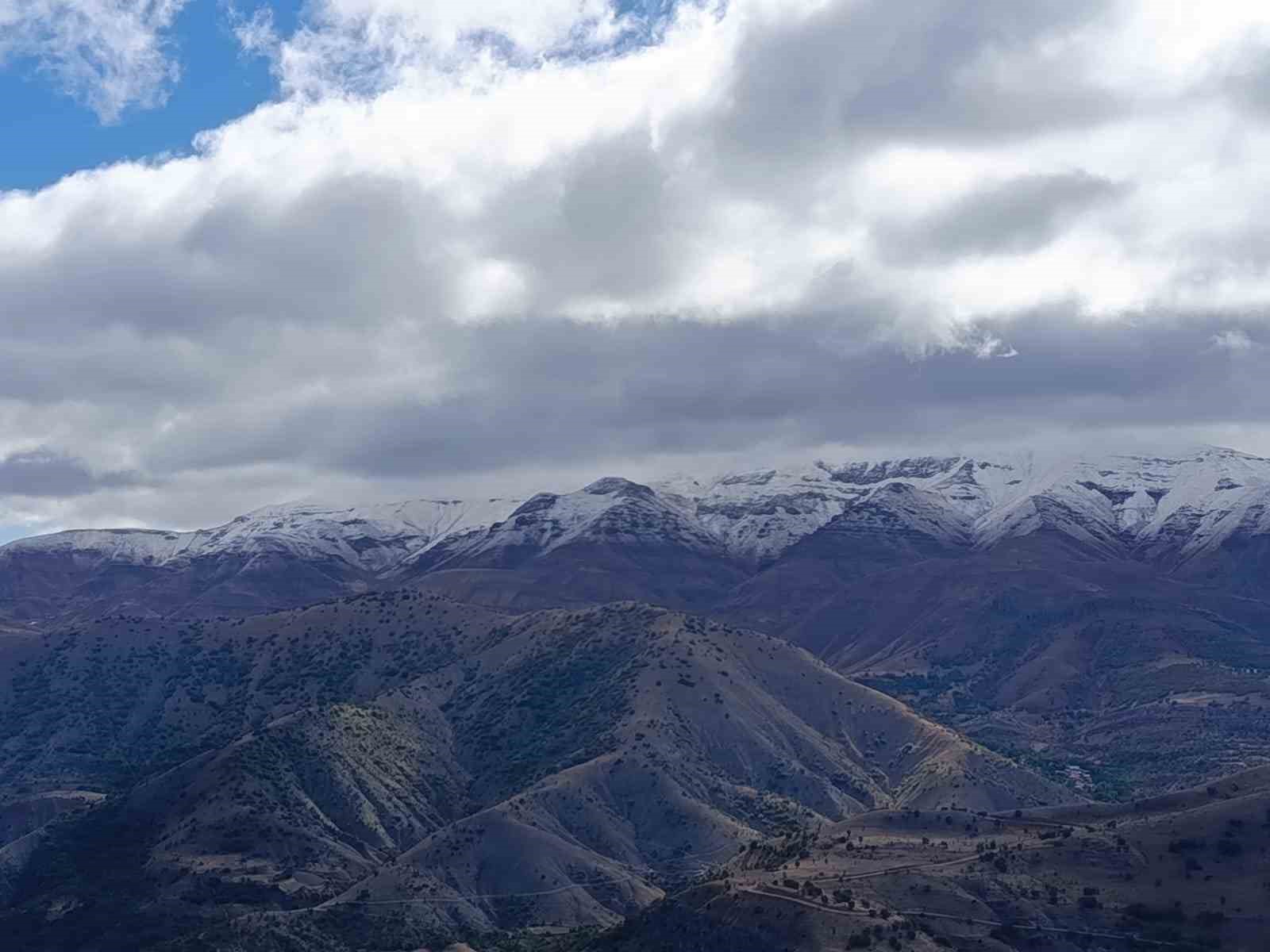 Malatya’da yüksek rakımlı bölgelere mevsimin ilk karı düştü