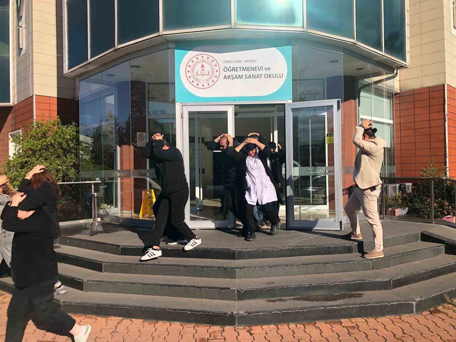 Zonguldak Öğretmenevi’nde deprem ve tahliye tatbikatı