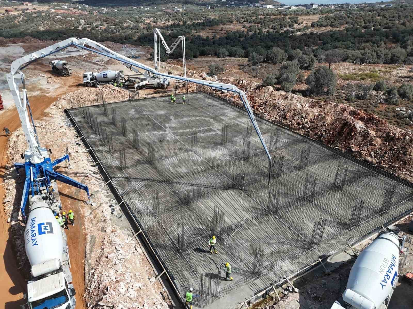 Hatay Büyükşehir Belediyesi, Yukarıokçular Mahallesi’nde çok amaçlı salon inşaatına başladı