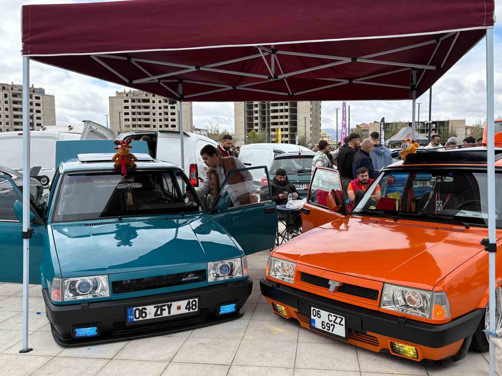 Modifiye tutkunları Sincan Park&rsquo;ta buluştu
