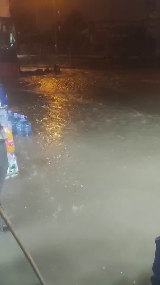 Diyarbakır’da sağanak nedeni ile bazı iş yerlerini su bastı