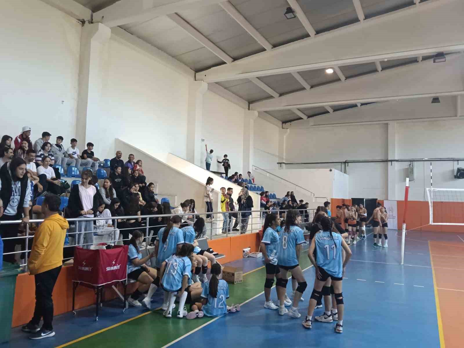 Sarıgöllü kızlar lige mağlubiyetle başladı
