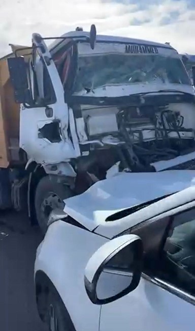 Batman’da hafriyat kamyonuyla iki otomobil çapıştı: 2 yaralı
