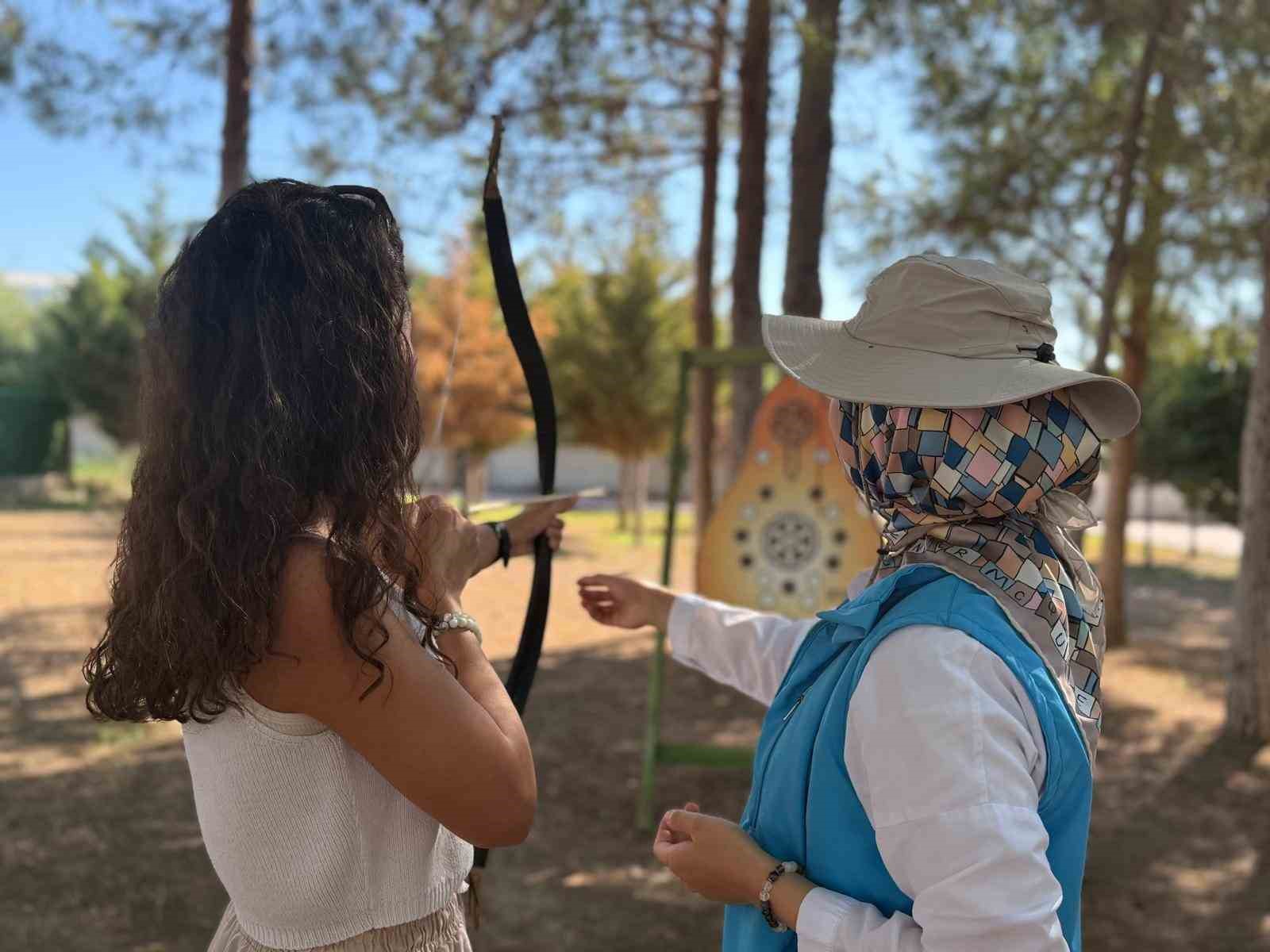 Akdeniz Belediyesinden anneler ve kızlarına kamp s&uuml;rprizi
