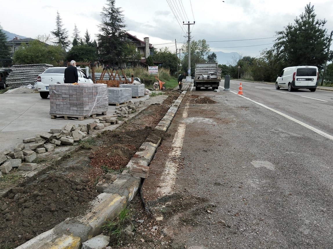 Başiskele’de kaldırımlar daha güvenli hale geliyor